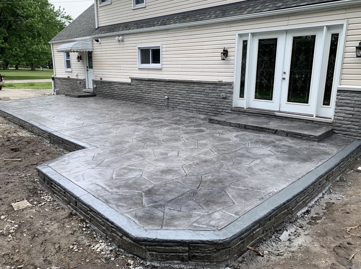 Custom stamped pattern concrete driveway in Tillsonburg, ON